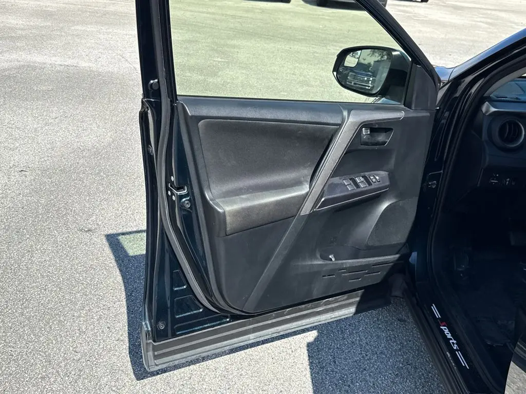 2018 Toyota RAV4 - $14,900