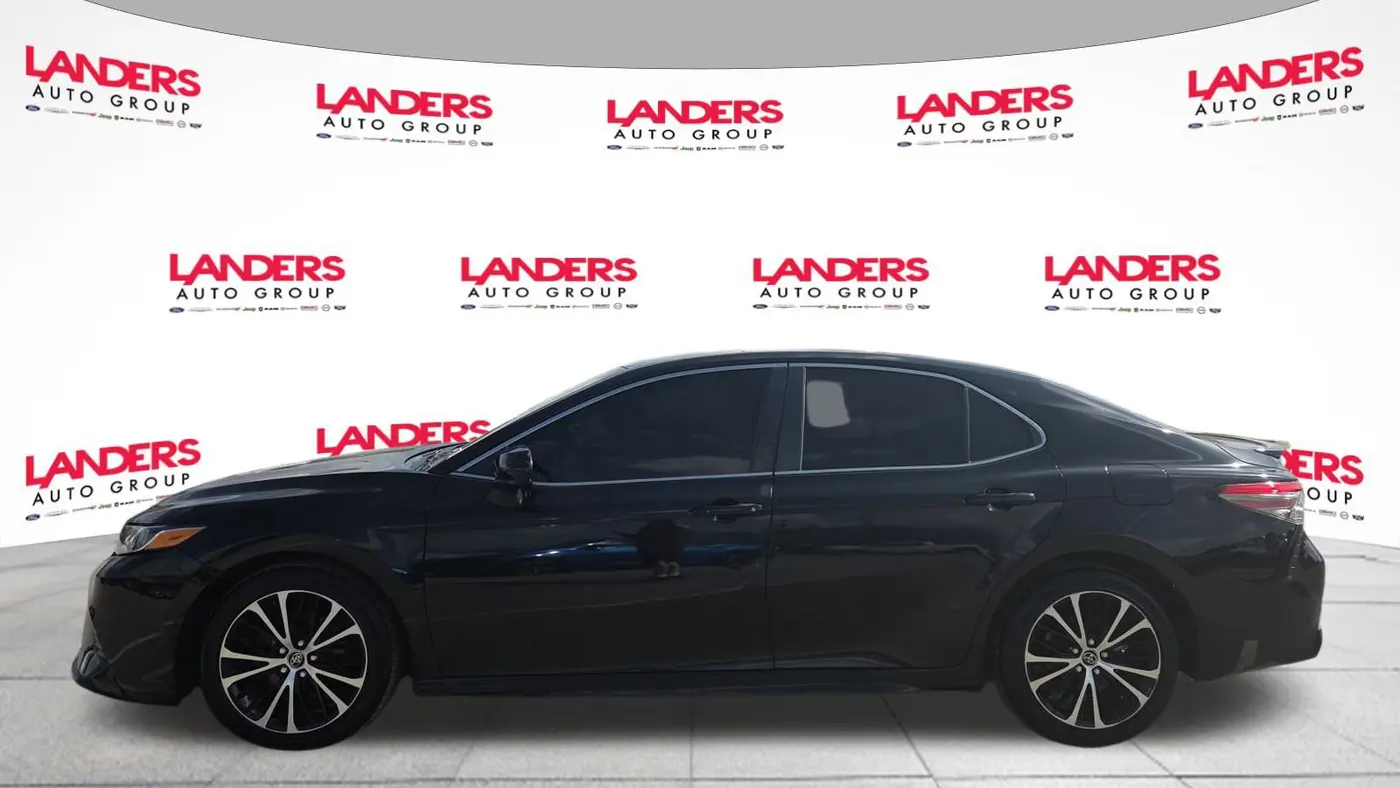 2018 Toyota Camry SE