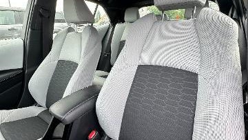 2025 Toyota Corolla Hatchback SE