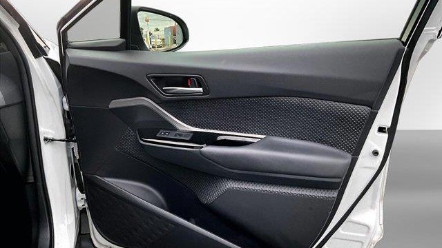 2022 Toyota C-HR XLE