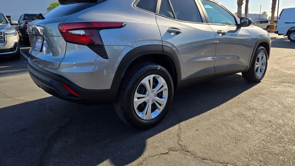 2025 Chevrolet Trax LS