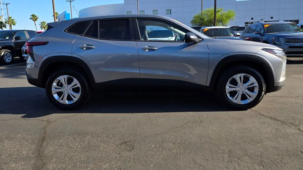 2025 Chevrolet Trax LS