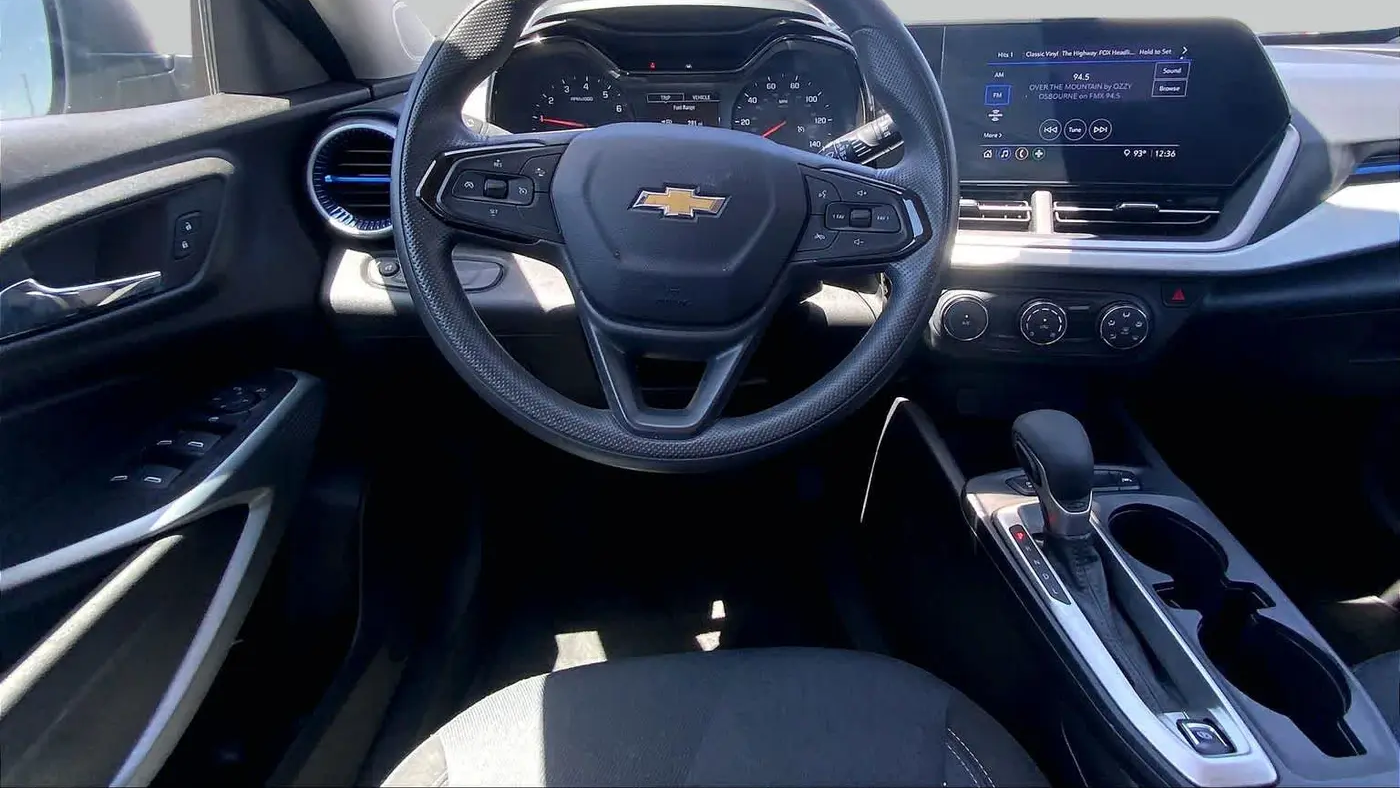 2025 Chevrolet Trax LS