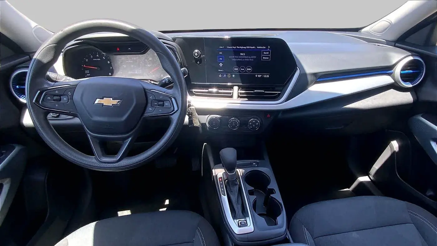 2025 Chevrolet Trax LS