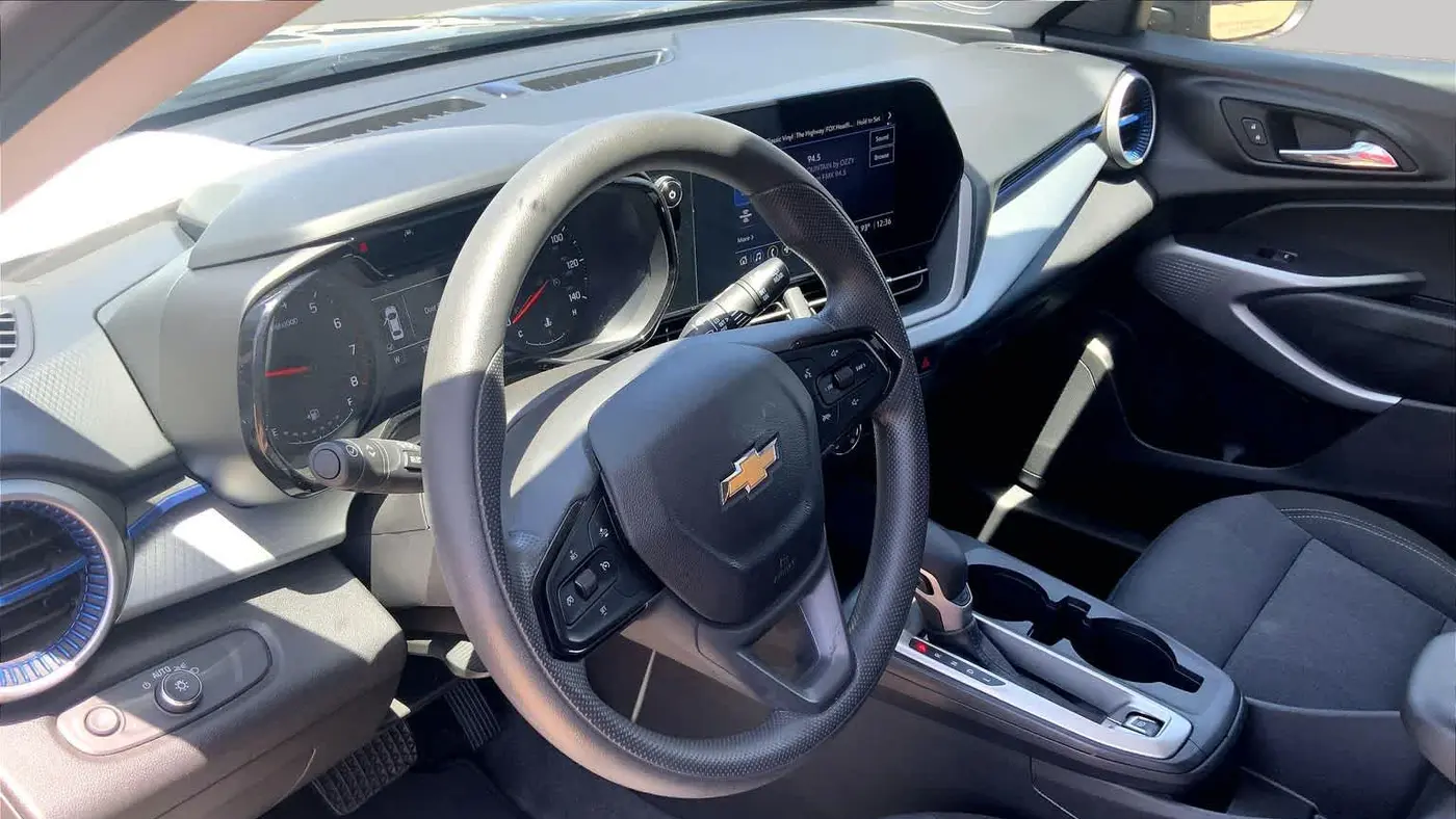 2025 Chevrolet Trax LS