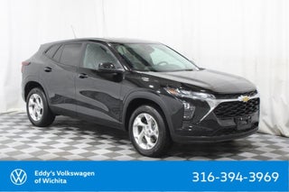 2025 Chevrolet Trax with Mosaic Black Metallic Exterior