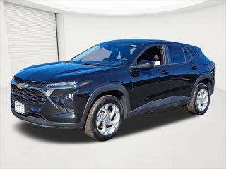 2025 Chevrolet Trax with Mosaic Black Metallic Exterior