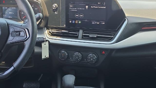 2025 Chevrolet Trax RS