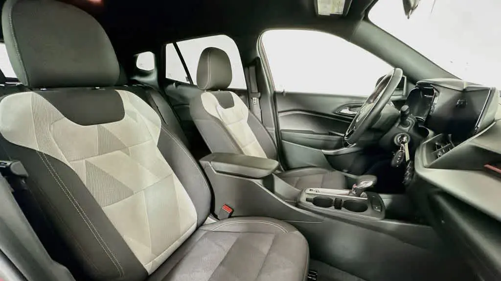2025 Chevrolet Trax RS