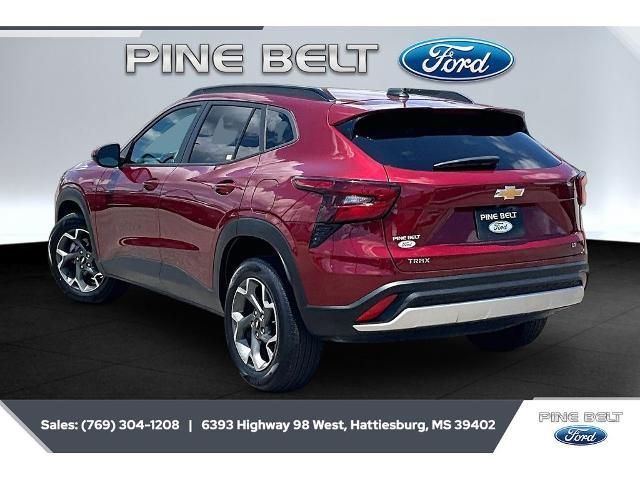 2024 Chevrolet Trax LT — photo 1 of 12