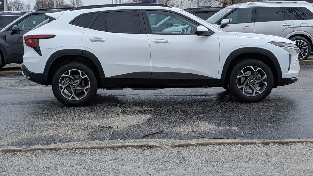 2024 Chevrolet Trax LT