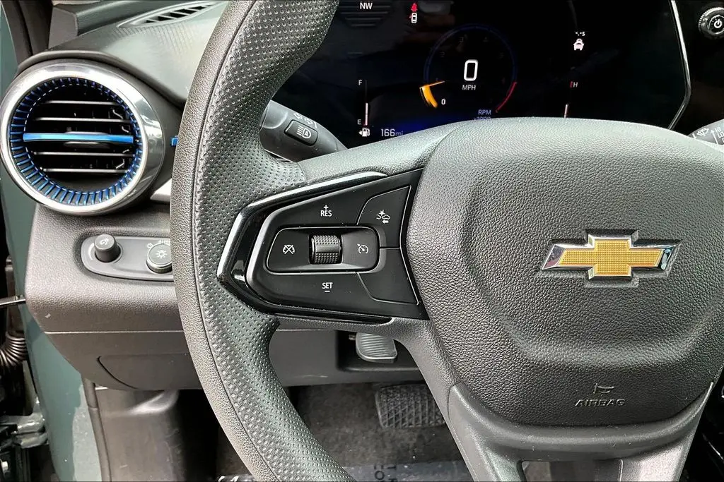 2025 Chevrolet Trax - $20,300