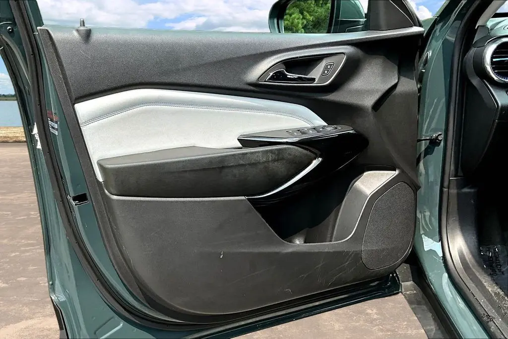 2025 Chevrolet Trax - $20,300
