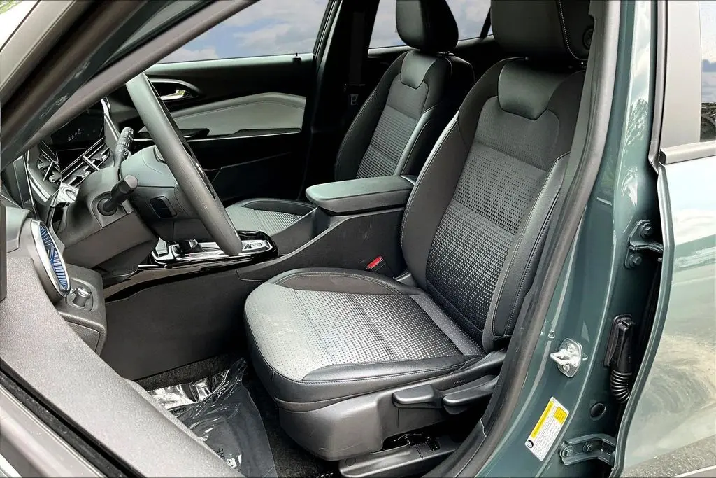 2025 Chevrolet Trax - $20,300