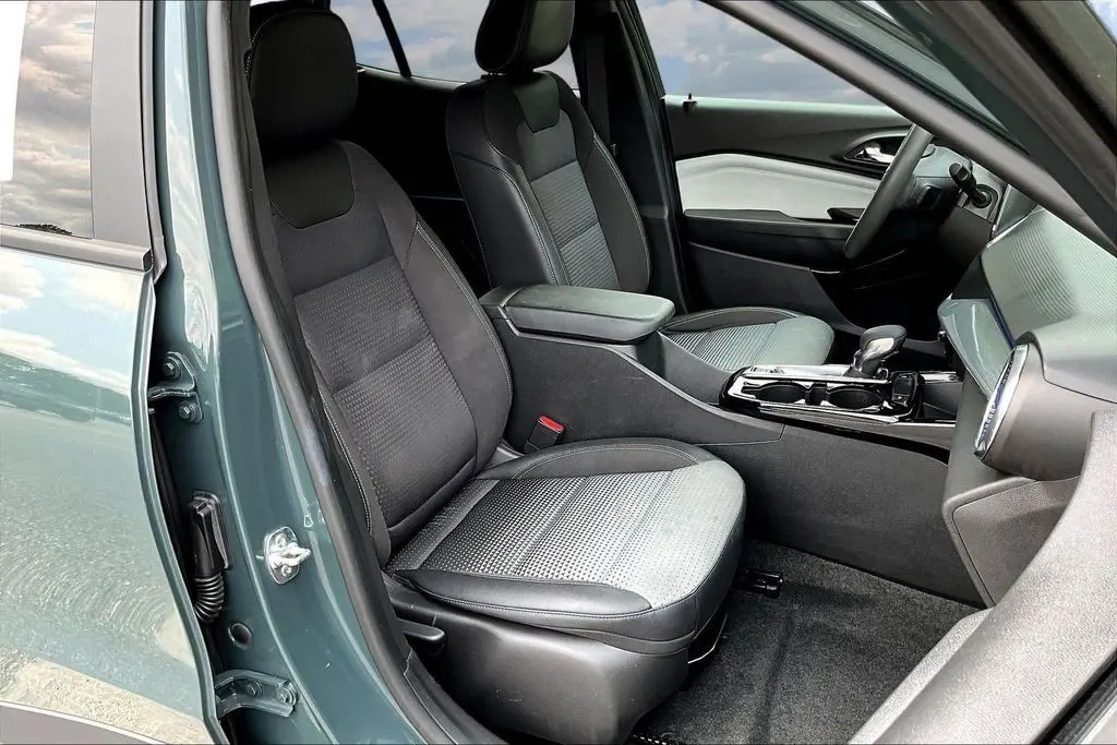 2025 Chevrolet Trax - $20,300