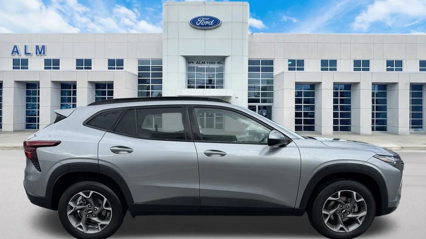 2025 Chevrolet Trax LT