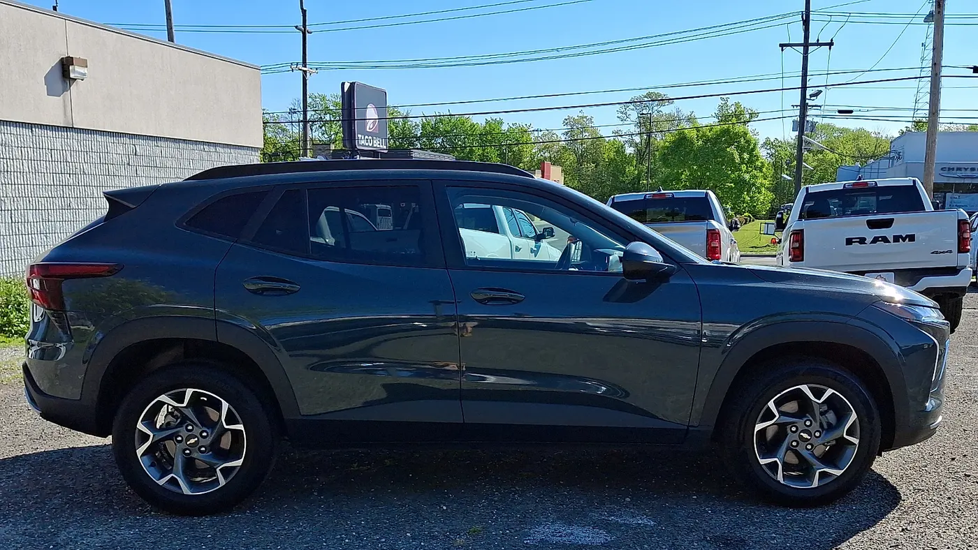 2025 Chevrolet Trax LT