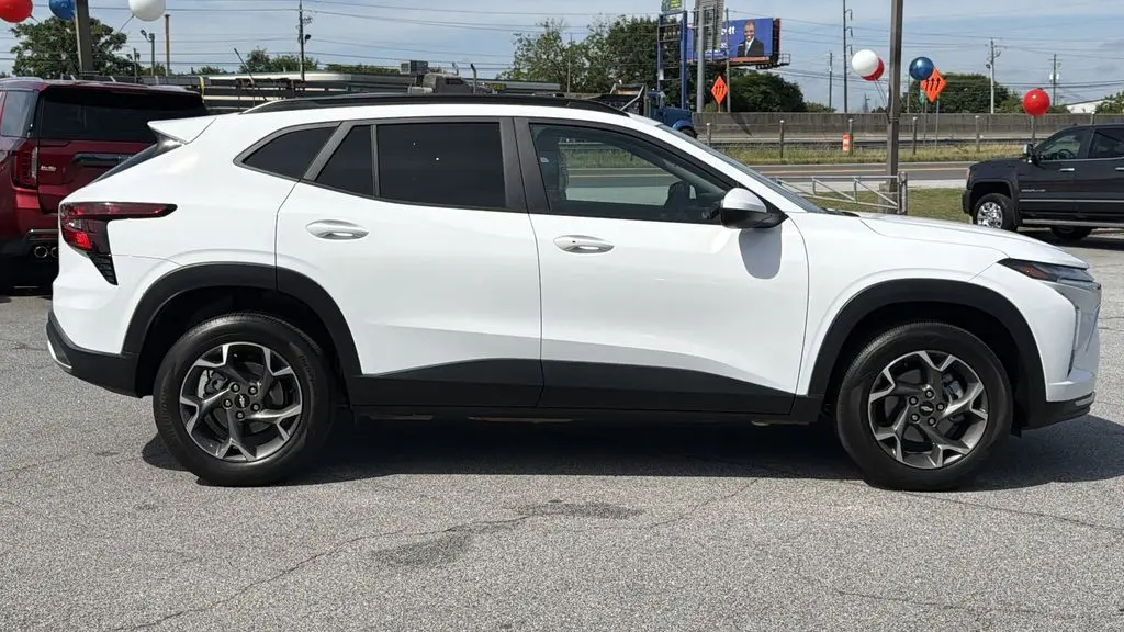 2025 Chevrolet Trax LT
