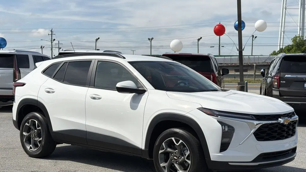 2025 Chevrolet Trax LT