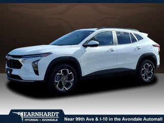 2025 Chevrolet Trax with Summit White Exterior