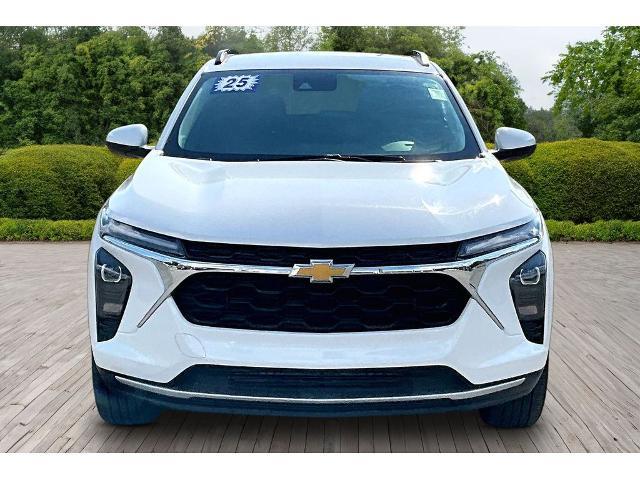 2025 Chevrolet Trax LT — photo 1 of 12