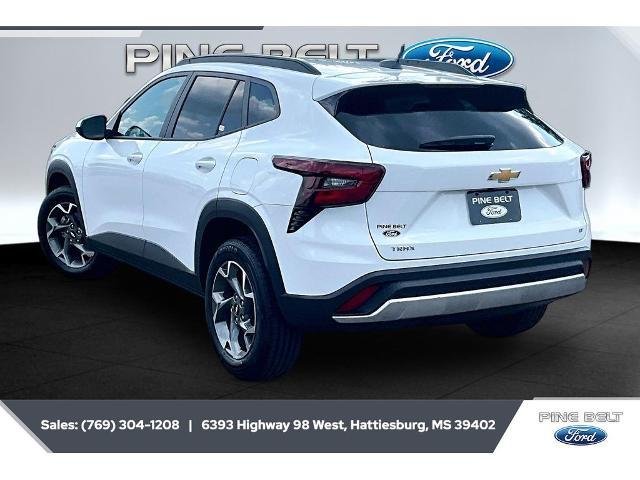 2025 Chevrolet Trax LT — photo 1 of 12