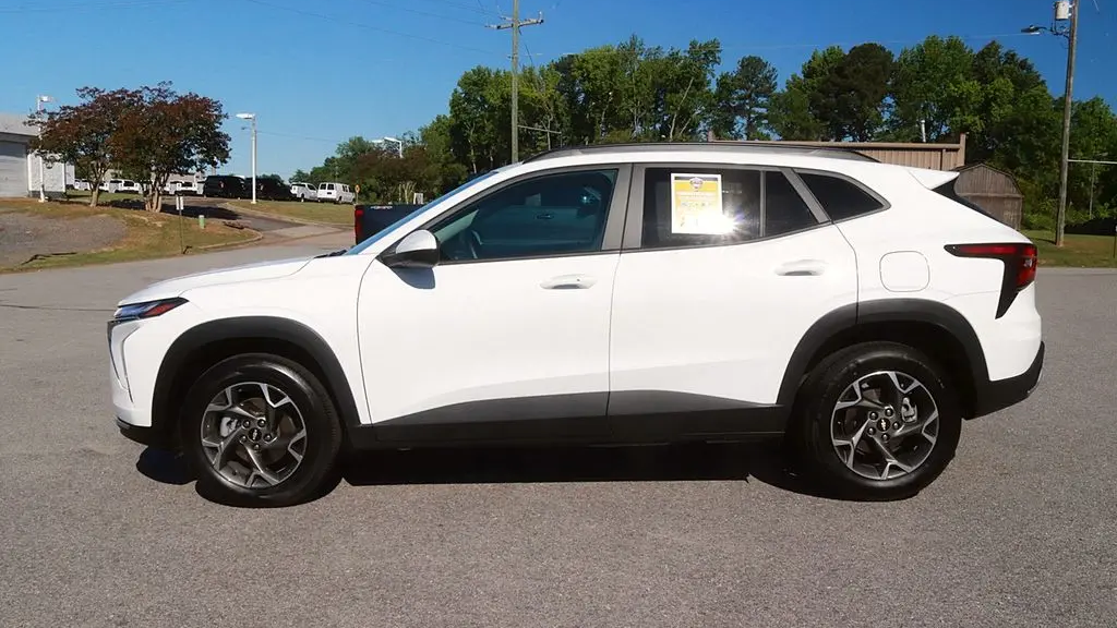 2025 Chevrolet Trax LT