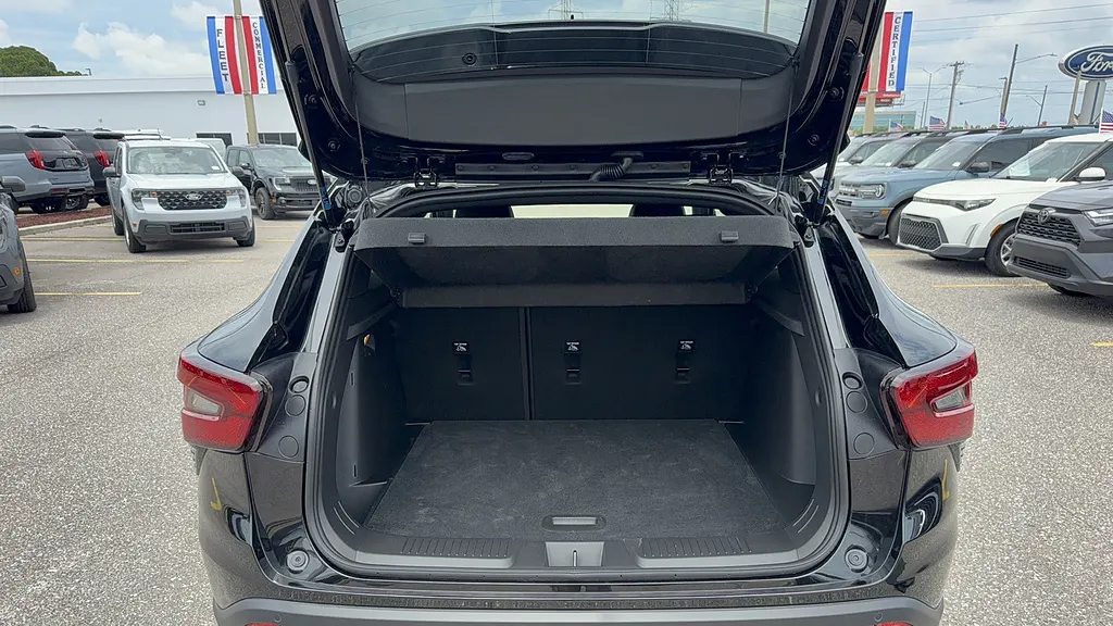 2025 Chevrolet Trax RS