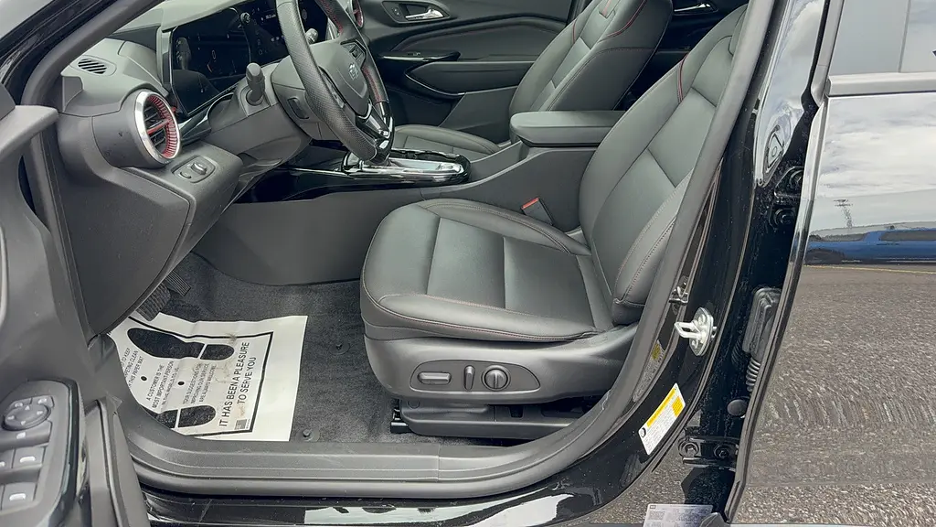 2025 Chevrolet Trax RS