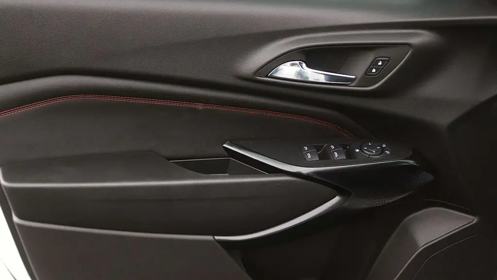 2025 Chevrolet Trax RS