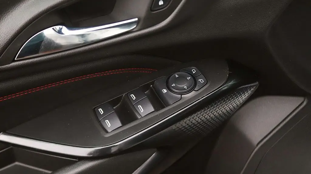 2025 Chevrolet Trax RS