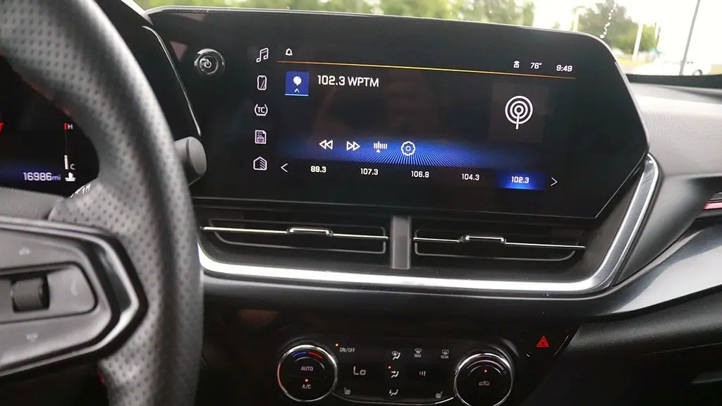 2025 Chevrolet Trax RS