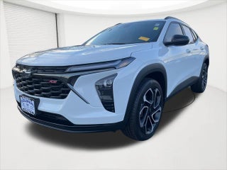 2025 Chevrolet Trax with Summit White Exterior