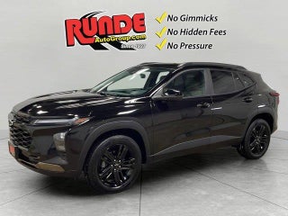 2025 Chevrolet Trax with Mosaic Black Metallic Exterior