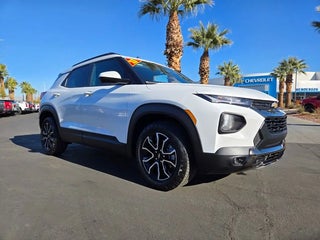 2023 Chevrolet Trailblazer with Summit White Exterior