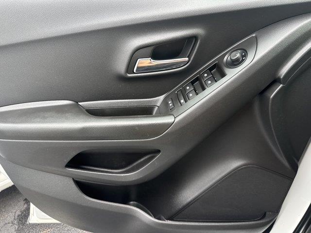 2022 Chevrolet Trax - $15,990