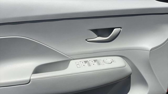 2025 Hyundai KONA SE