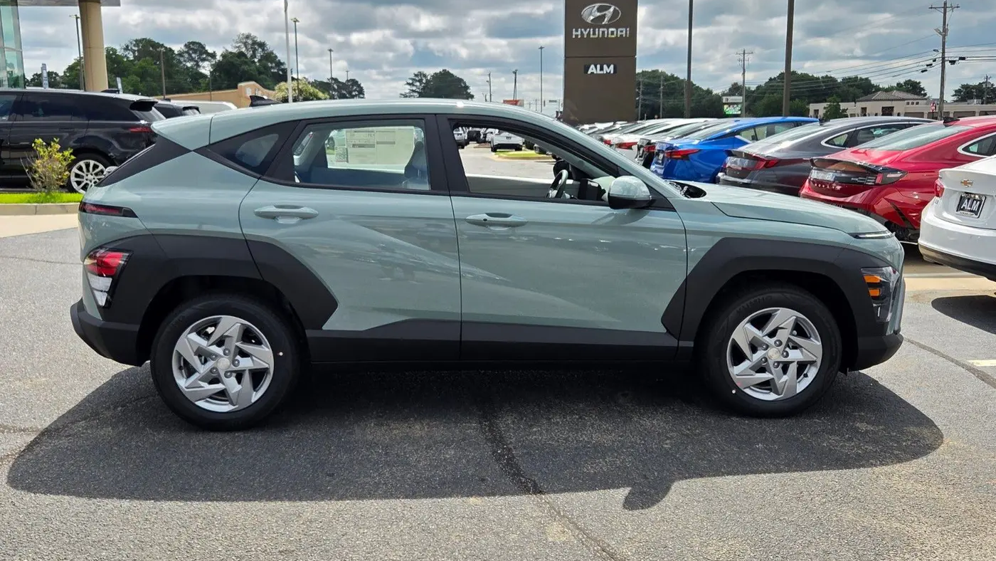 2026 Hyundai KONA SE