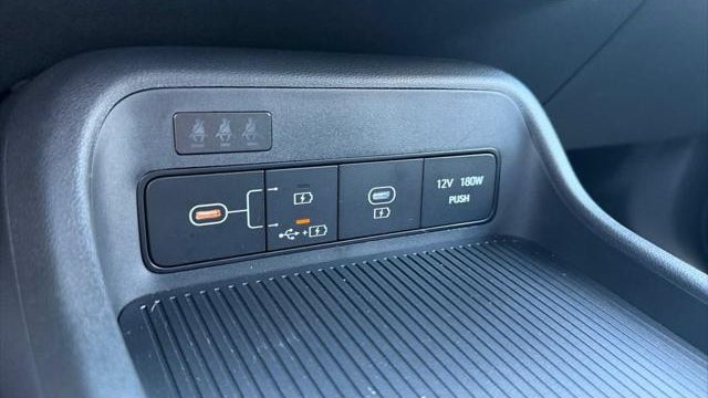 2025 Hyundai KONA SE
