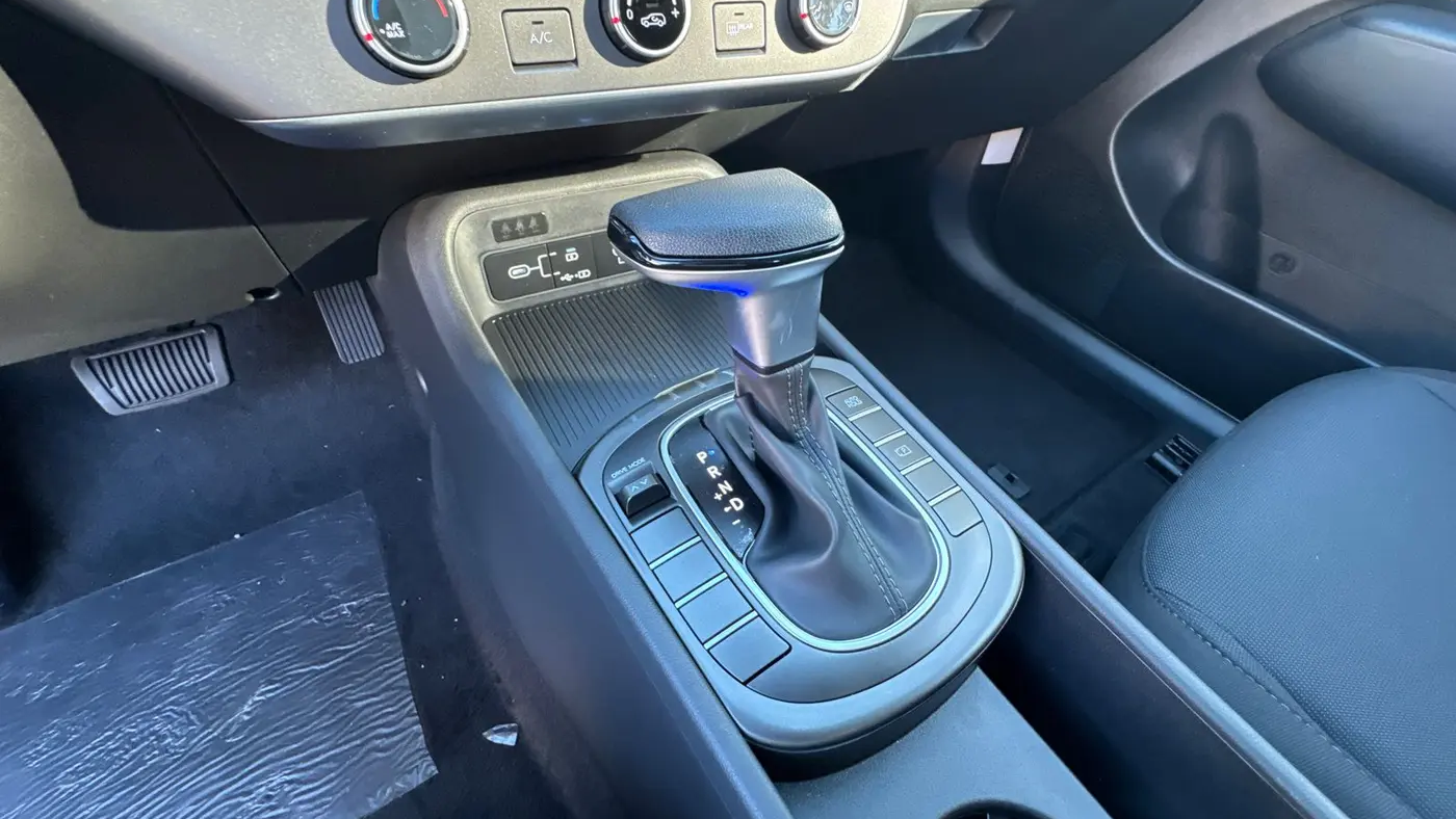 2026 Hyundai KONA SE