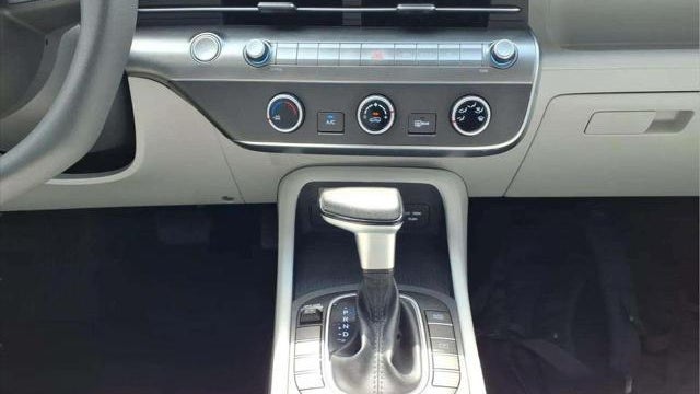 2024 Hyundai KONA SE