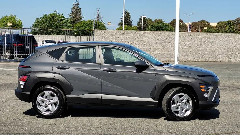 2025 Hyundai KONA SE
