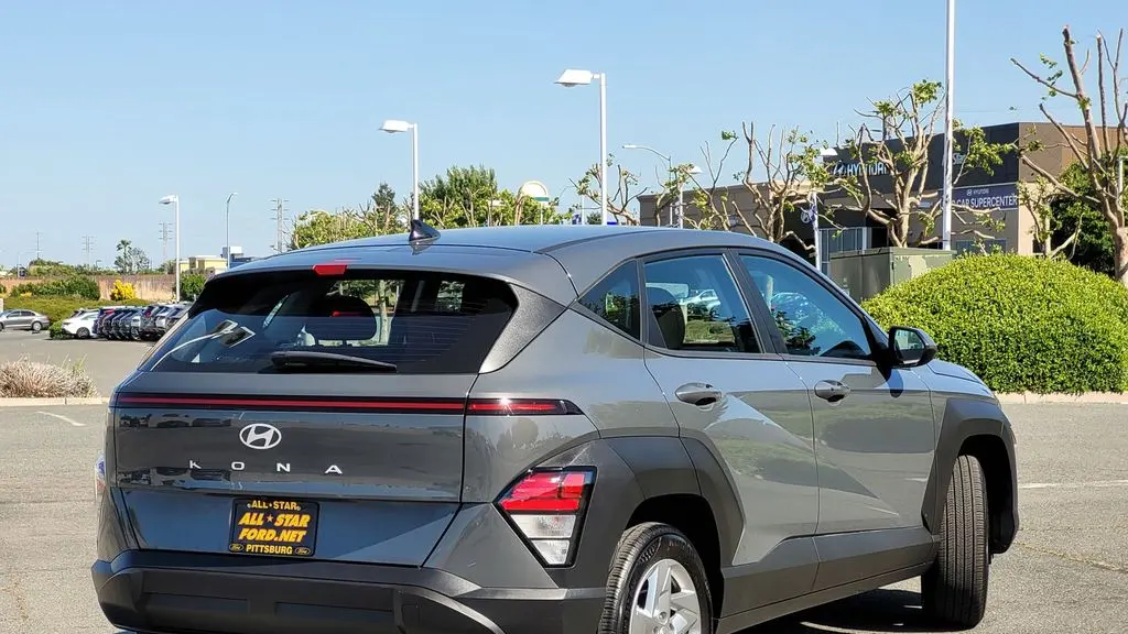 2025 Hyundai KONA SE