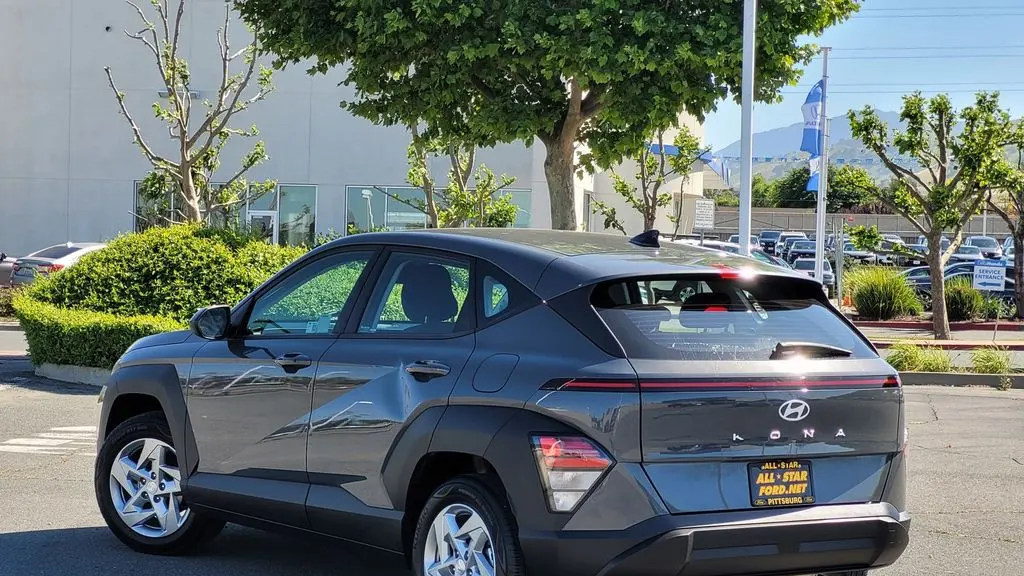 2025 Hyundai KONA SE