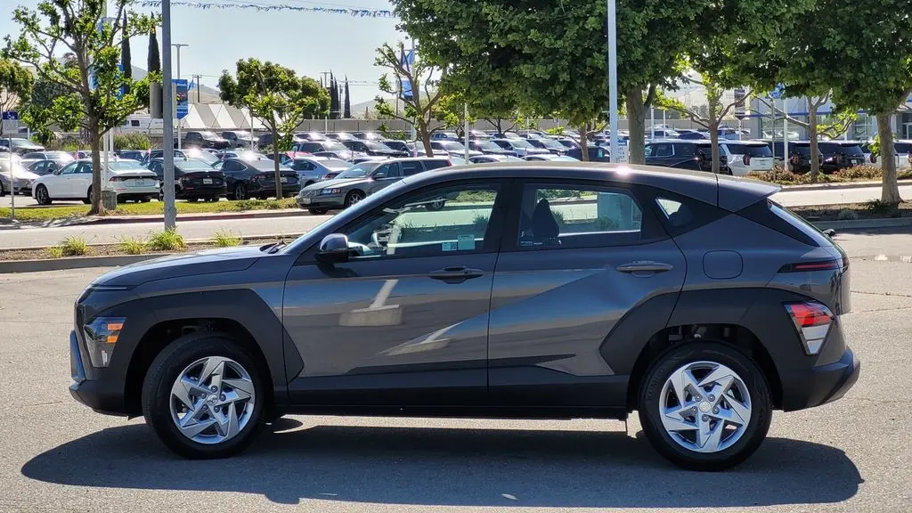 2025 Hyundai KONA SE