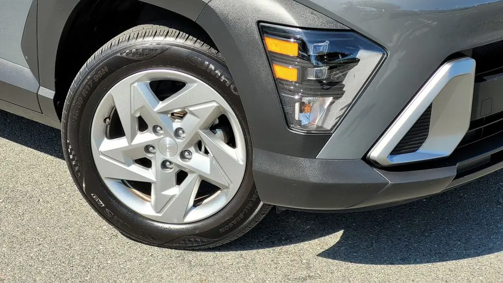 2025 Hyundai KONA SE