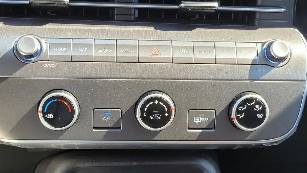 2025 Hyundai KONA SE