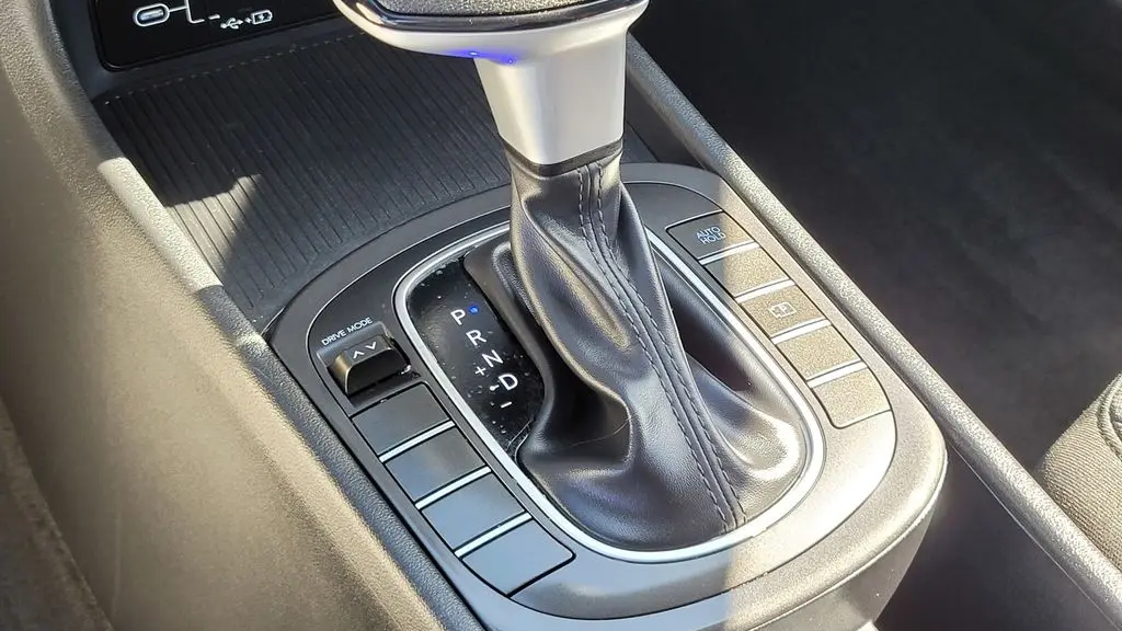 2025 Hyundai KONA SE