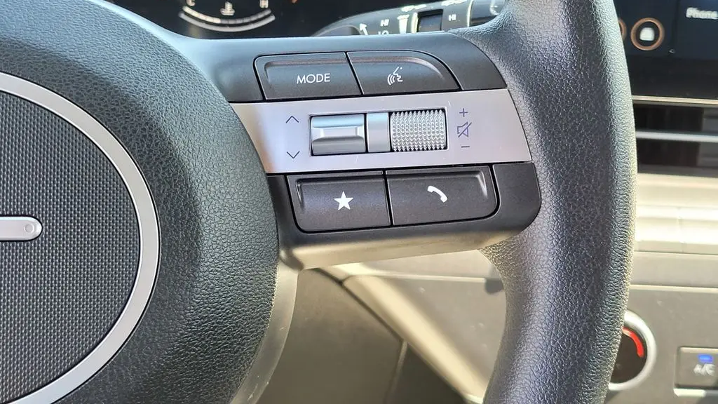 2025 Hyundai KONA SE