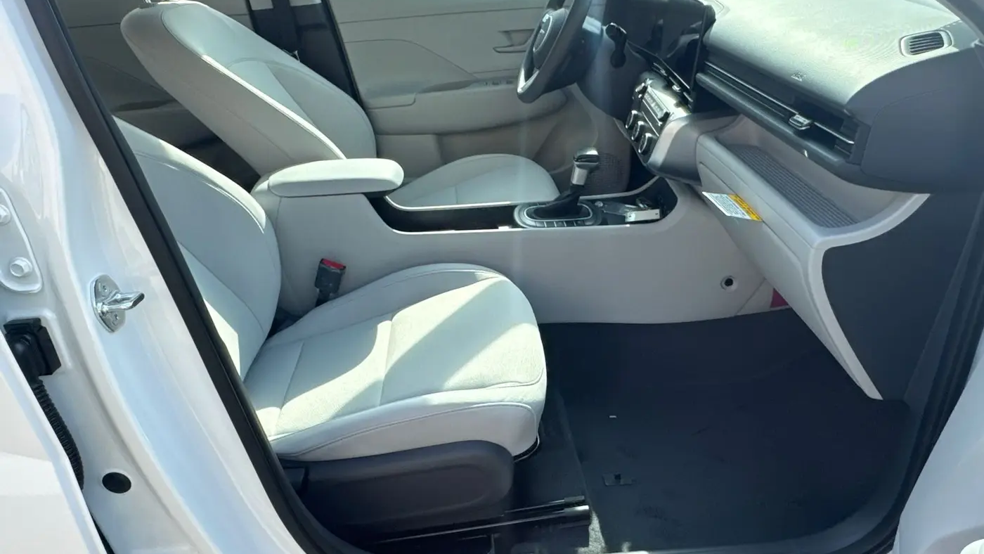 2026 Hyundai KONA SE